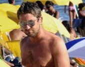 Батлер похудел благодаря Энистон