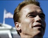 Шварценеггер стал "легальным" мотоциклистом