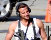 Брэдли Купер на съемках фильма "Команда А" Брэдли Купер на съемках фильма "Команда А"