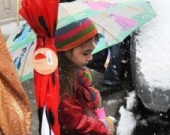 Сури Круз вновь одета не по погоде