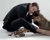 Келлан Латс и его собака