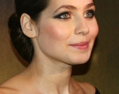 "Скромная" звезда "Обитаемого острова" разделась