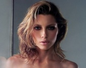 Джесскиа Бил почти полностью раздета (ФОТОРЕПОРТАЖ)