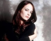 Девушка Бонда без фотошопа