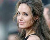 Джоли усыновит китайца?