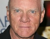 Малколм МакДауэлл сыграет Дракулу