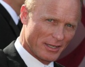 Эда Харриса задержали в аэропорту с ножом