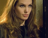 Анжелина Джоли продает одежду