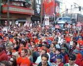 Сценаристы договорились с двумя студиями