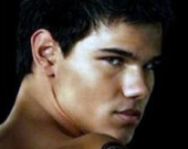 Тейлор Лотнер покажет наркобаронам приемы кунг-фу