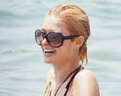 Пэрис снова обнажилась