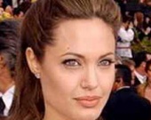 Анжелина Джоли с детьми гуляет по зоопарку (ФОТОРЕПОРТАЖ)