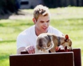 Келлан Латс о способах спасения от фанатов