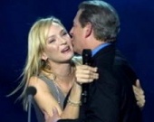 Нобелевские торжества: Альберт Гор целуется с Умой Турман