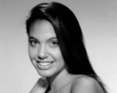 Фото юной Анджелины Джоли