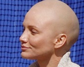 Кэмерон Диаз появилась лысой