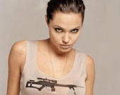 Анджелина Джоли – "девочка-панк с татуировками"