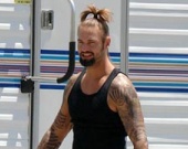 Что у Джоша на голове?