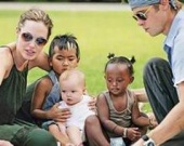 Джоли и Питт названы "семьей года"