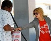 Миша Бартон стала источником милосердия