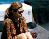 Ева Мендес совмещает приятное с полезным