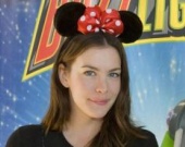 Лив Тайлер в Диснейленде