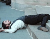 Шиа ЛаБаф выпал из окна