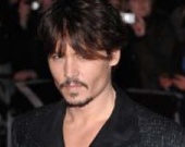 Джонни Депп кормит акул хот-догами