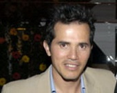 "Ботинки Бога" для Джона Легуизамо