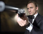 Агент 007 завязал с героизмом