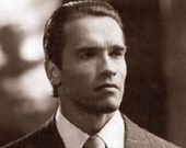 Бредбери и Шварцнегера наградили Золотыми дипломами