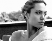 Джоли не дружит со СМИ