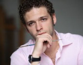 Звезда "9 роты" развелся с женой