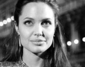 Анжелина Джоли расскажет о себе всю правду