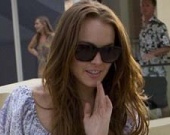 На Линдсей Лохан не держится одежда