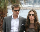 Французы предложили Джоли и Питту пособия на детей