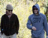 Джейк и Роберт гуляют вместе