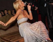 Пэрис Хилтон и ее лифчик (ФОТОРЕПОРТАЖ)