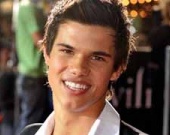 Тэйлор Лотнер нарасхват