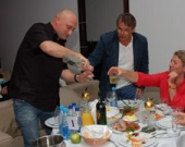 Куценко облобызал плечо Ольги Сумской