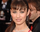 Коммунисты осудили девушку Бонда за блуд со шпионом