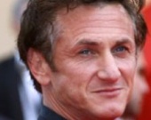 Папарацци подал в суд на Шона Пенна