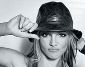 Бритни Спирс опять становится соблазнительной (ФОТОРЕПОРТАЖ)