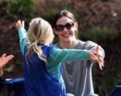 Дженнифер Гарнер сверкнула голой попкой