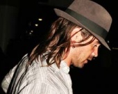 У Колина Фаррелла сломался солярий?