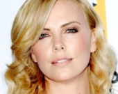 Шарлиз Терон любит играть уродов