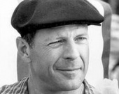 Брюс Уиллис подал в суд на друга детства