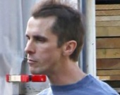 Кристиан Бейл издевается над собой