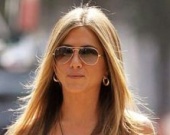 Дженнифер Энистон наряжается на съемки фильма