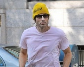 Дэвид Духовны выглядит очень забавно